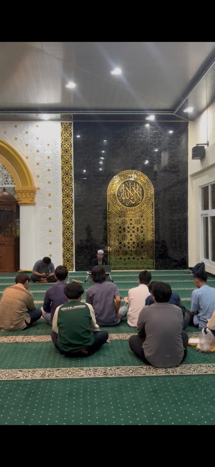 Interior modern ruang komunitas minimalis
